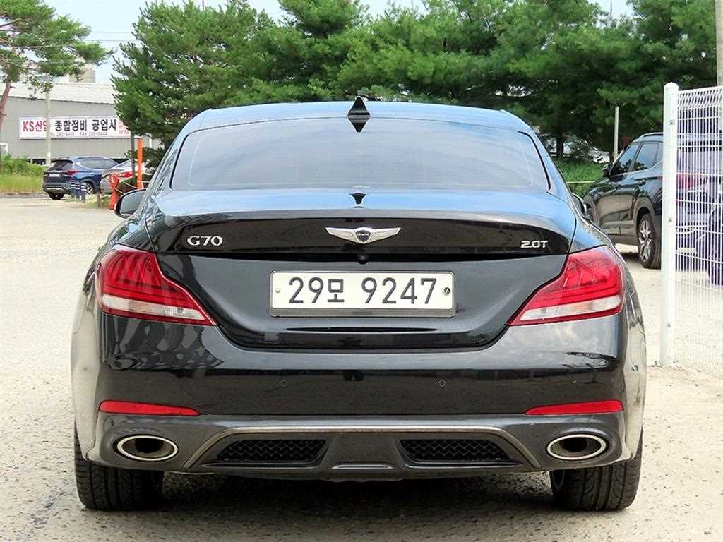 Genesis G70 - Vista 4