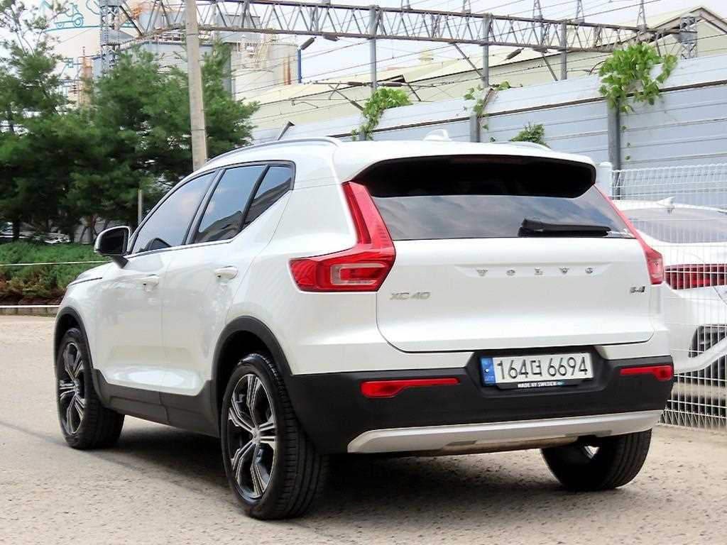Volvo XC40 - Vista 4