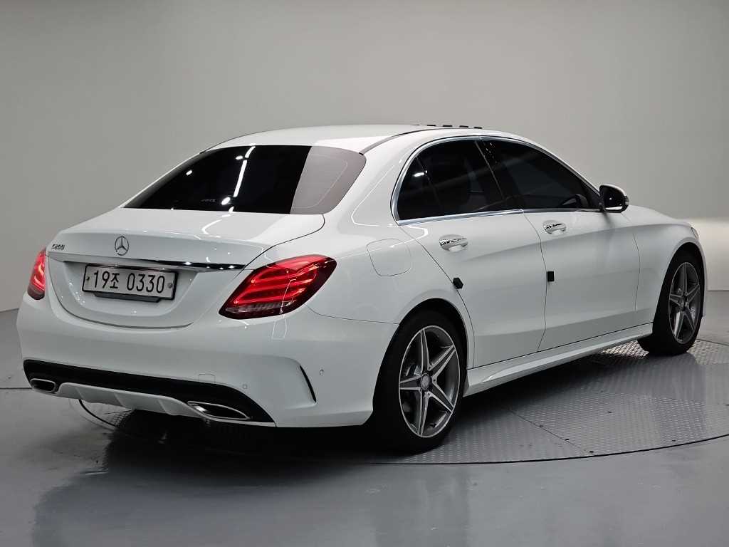 Mercedes Benz C Class - Vista 8