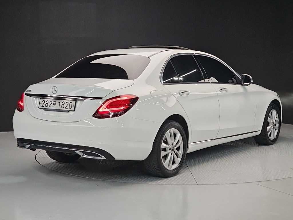 Mercedes Benz C Class - Vista 4
