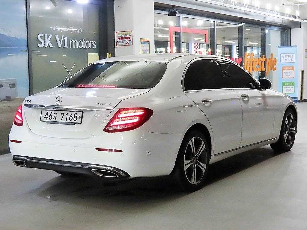 Mercedes Benz E class - Vista 4
