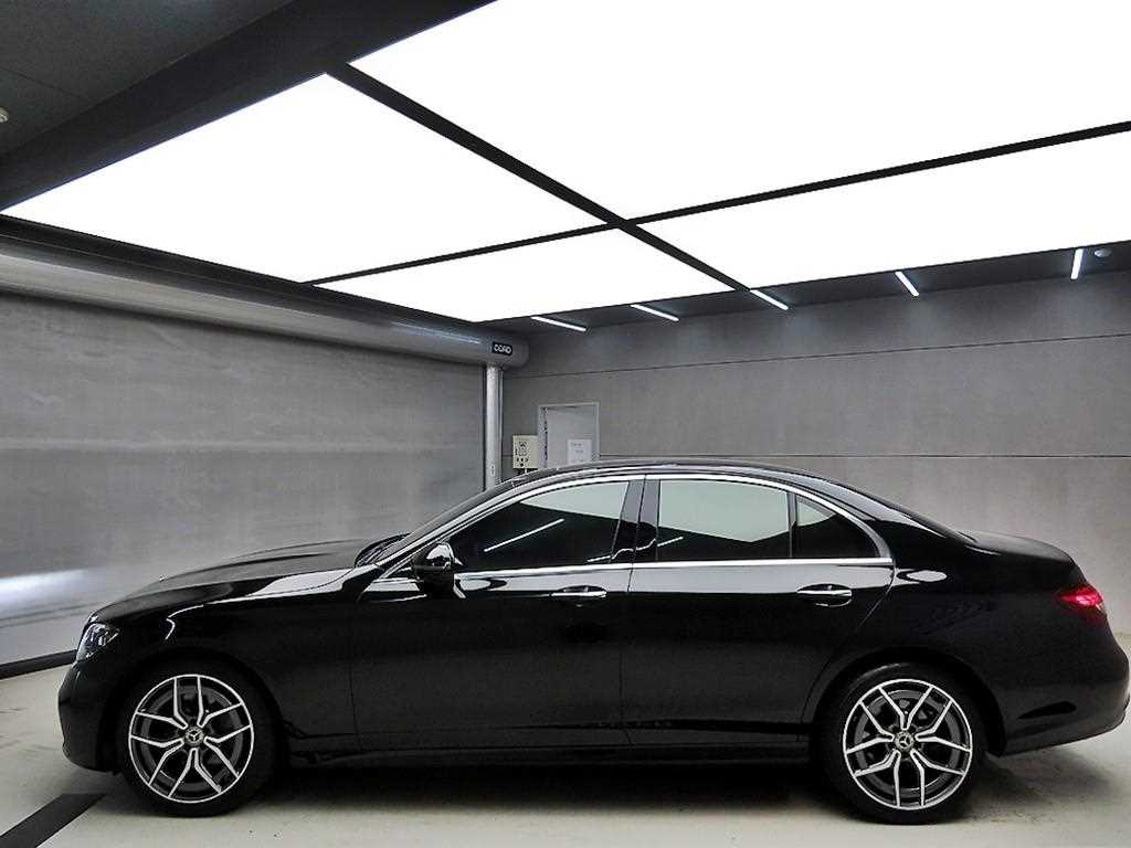 Mercedes Benz E class - Vista 4