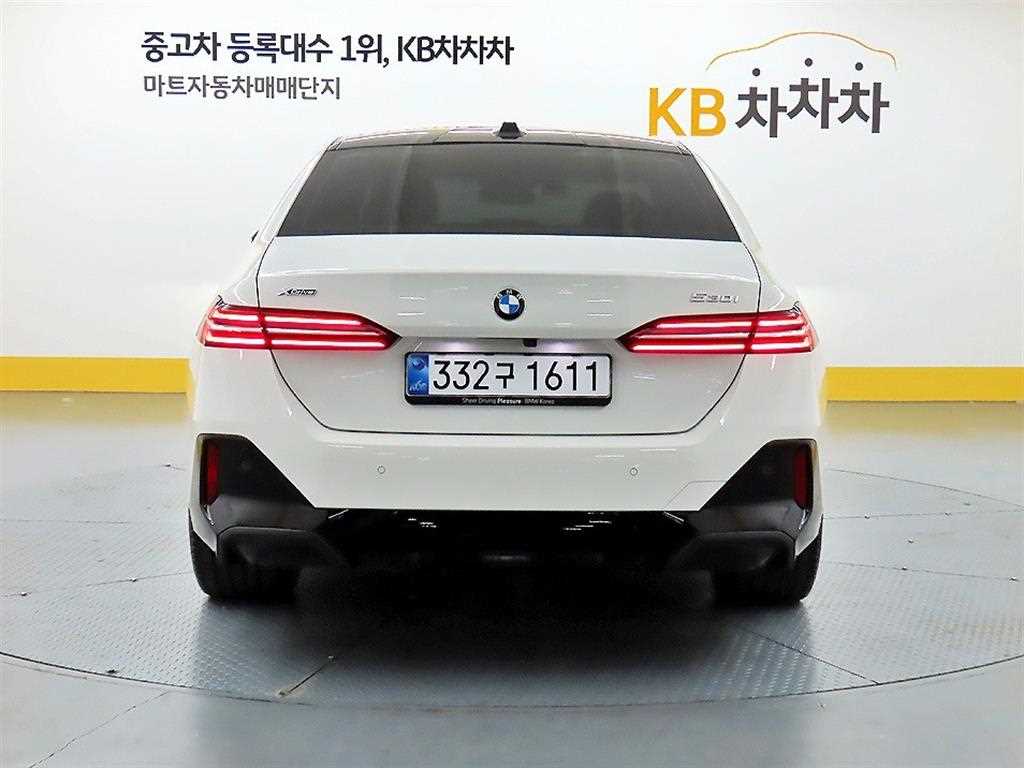 BMW 5 Series - Vista 4