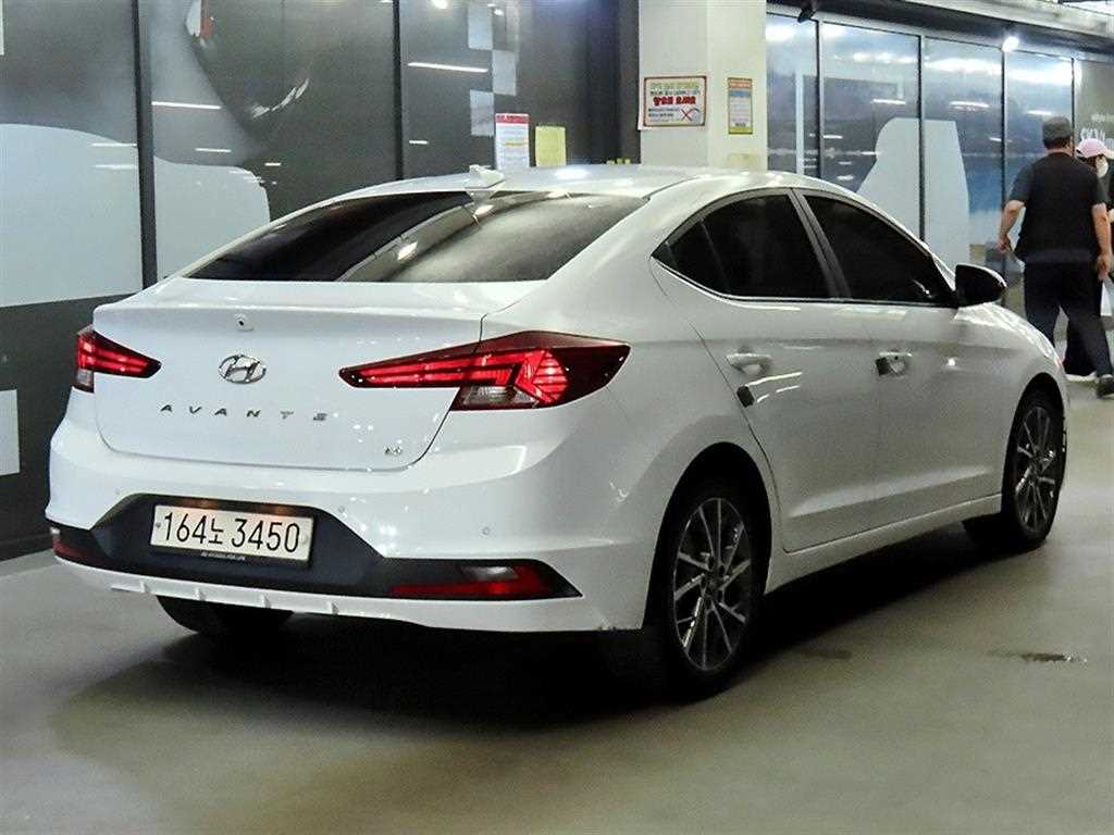 HYUNDAI Avante - Vista 4