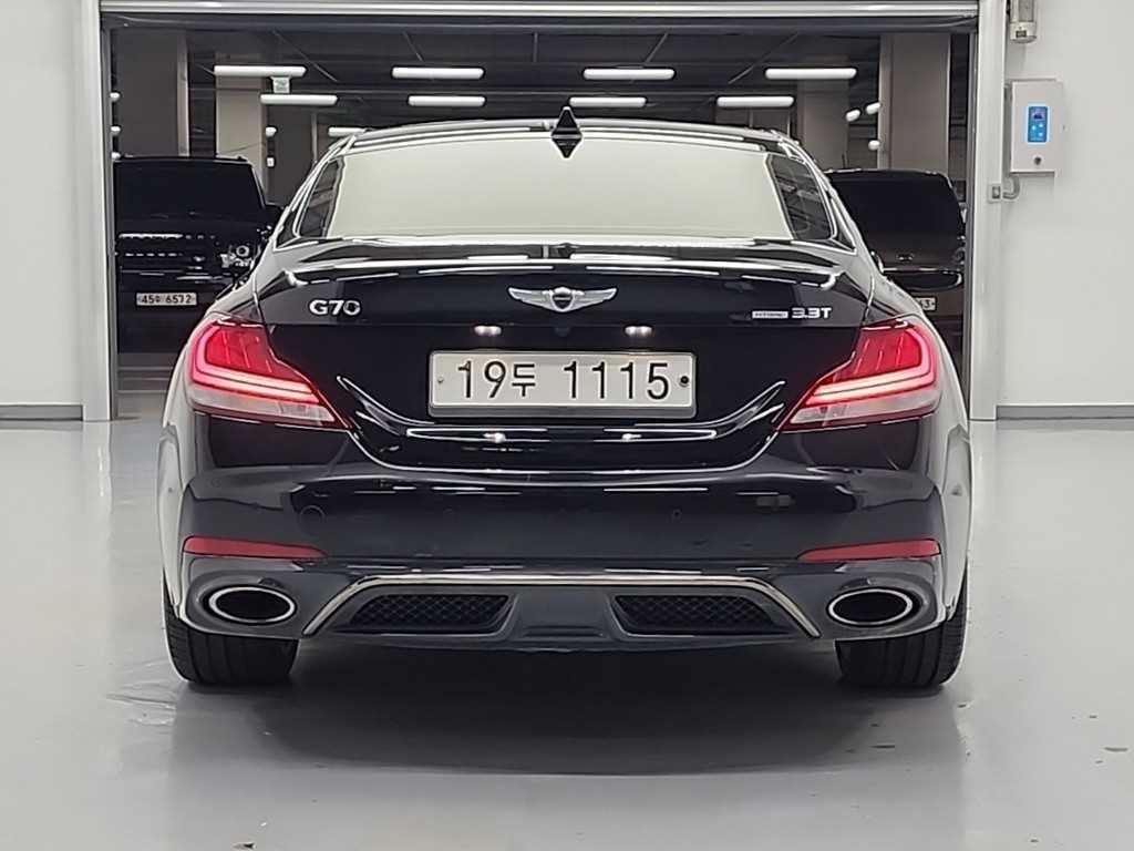 Genesis G70 - Vista 4