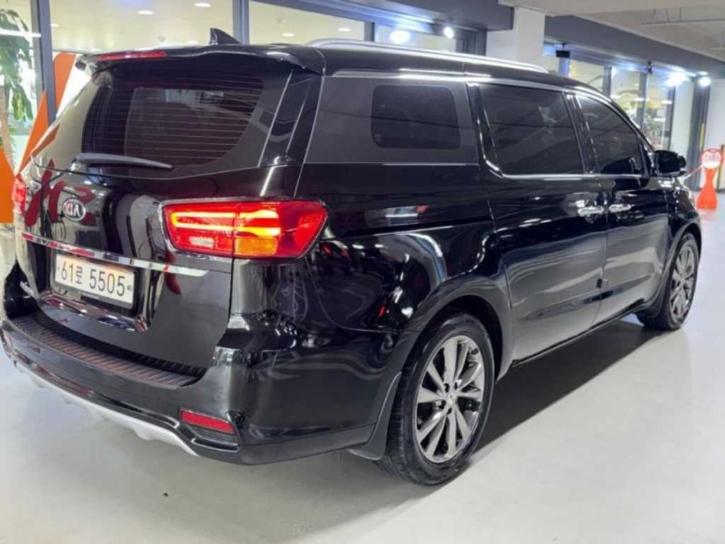 KIA Carnival - Vista 4