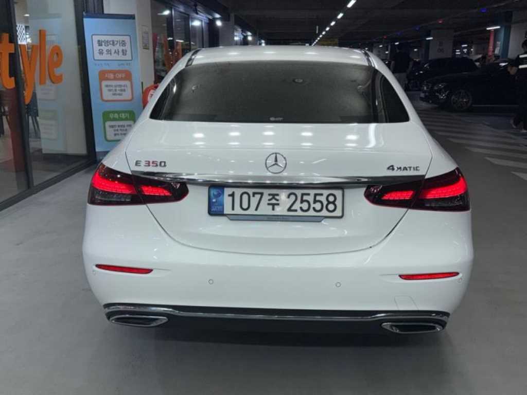 Mercedes Benz E class - Vista 5
