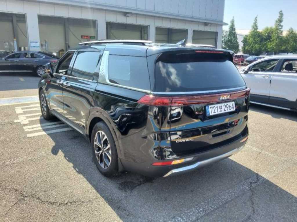 KIA Carnival - Vista 5