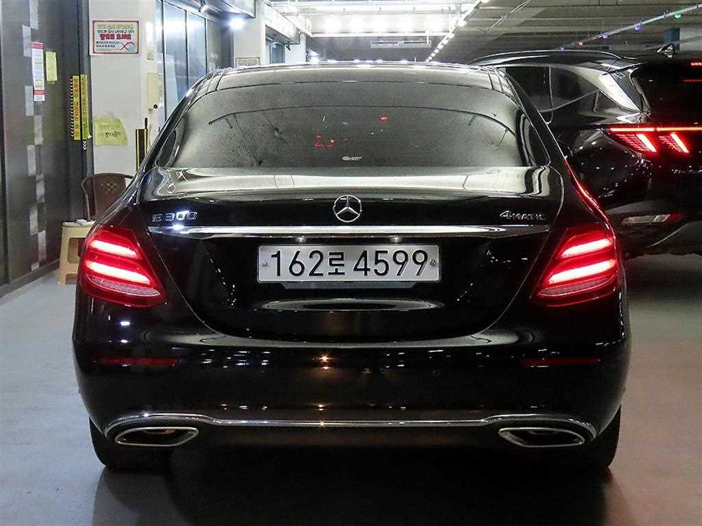 Mercedes Benz E class - Vista 5