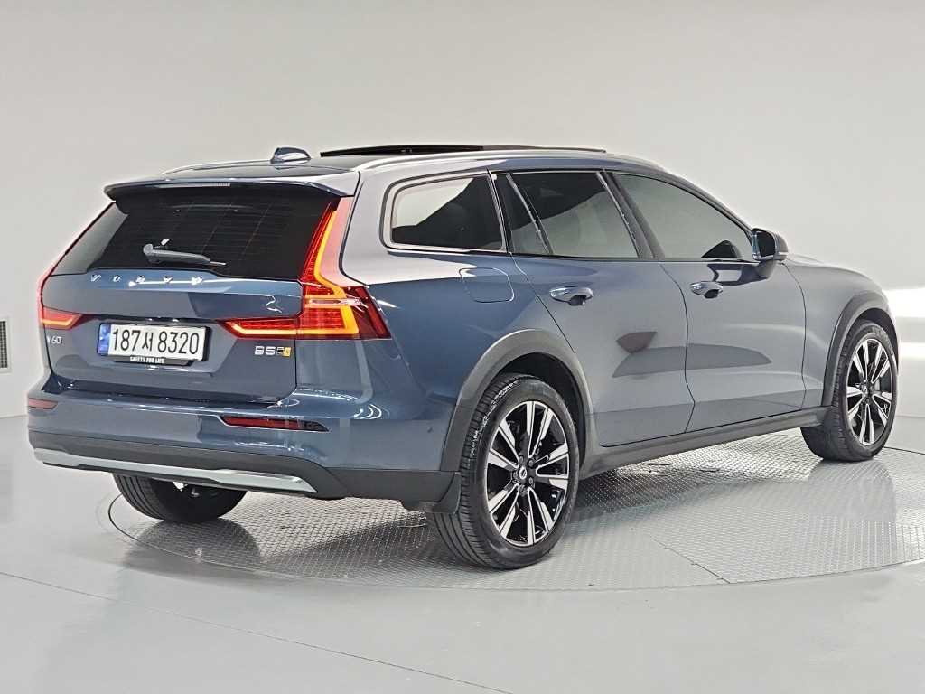 Volvo V60 2.0 B5 AWD 5