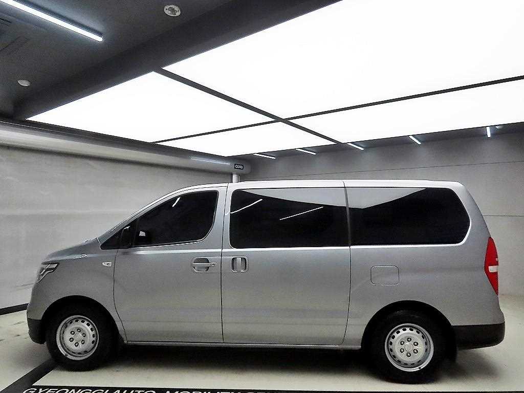 HYUNDAI Starex - Vista 4