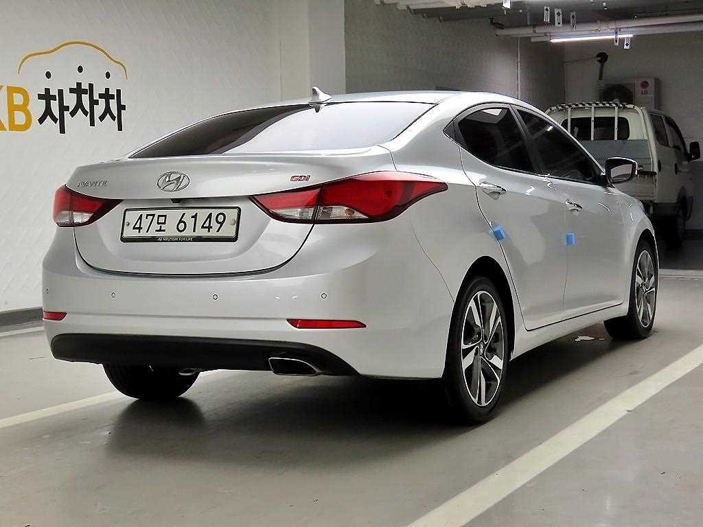 HYUNDAI Avante - Vista 4