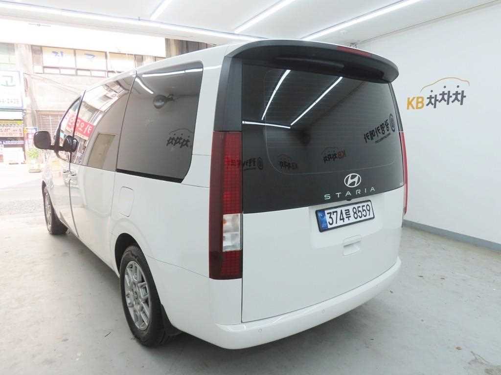 HYUNDAI Staria - Vista 4