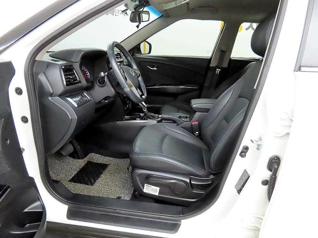 Ssangyong Tivoli - Vista 5