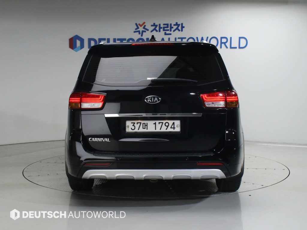 KIA Carnival - Vista 4