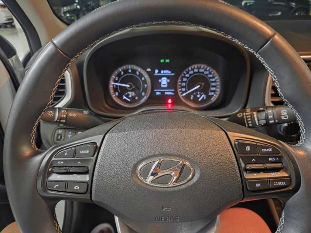 HYUNDAI Venue - Vista 4