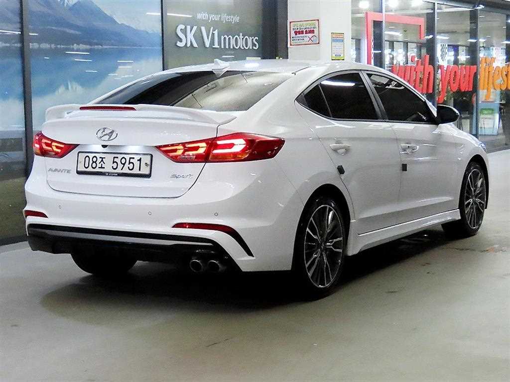 HYUNDAI Avante - Vista 4