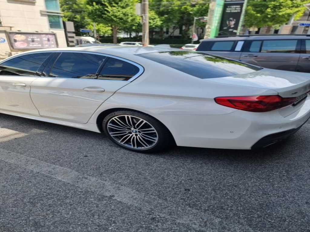 BMW 5 Series - Vista 5