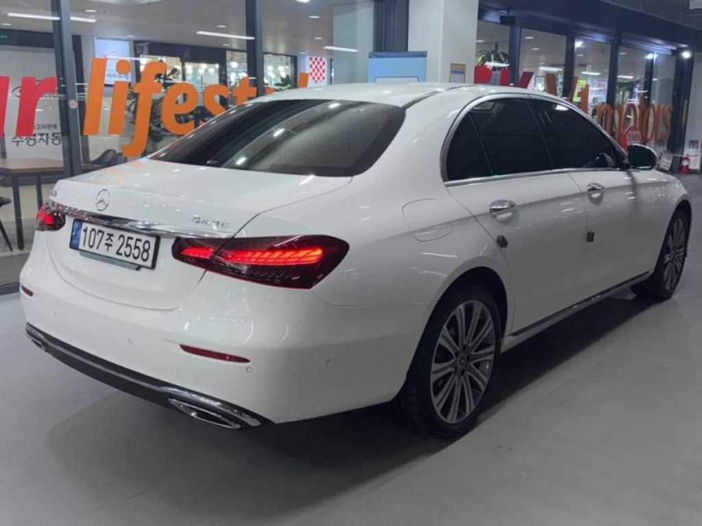 Mercedes Benz E class - Vista 4