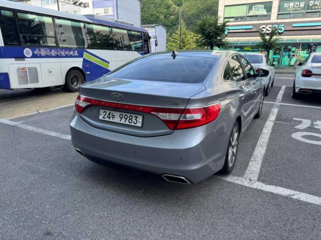 HYUNDAI Grandeur - Vista 4