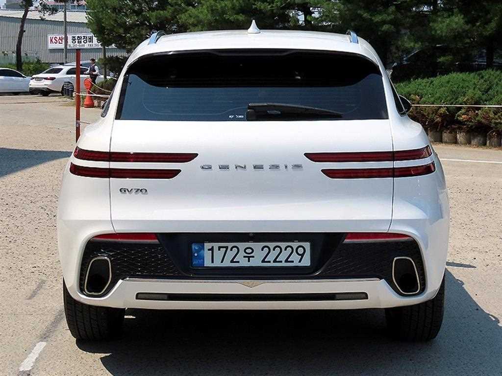 Genesis GV70 - Vista 5