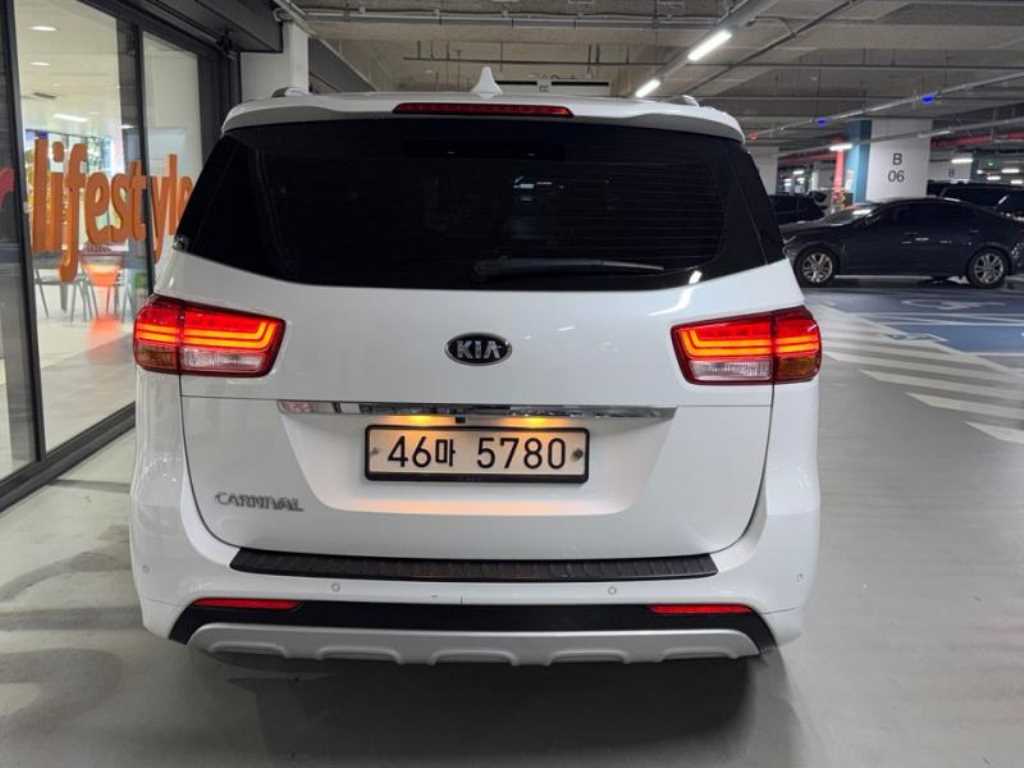 KIA Carnival - Vista 5