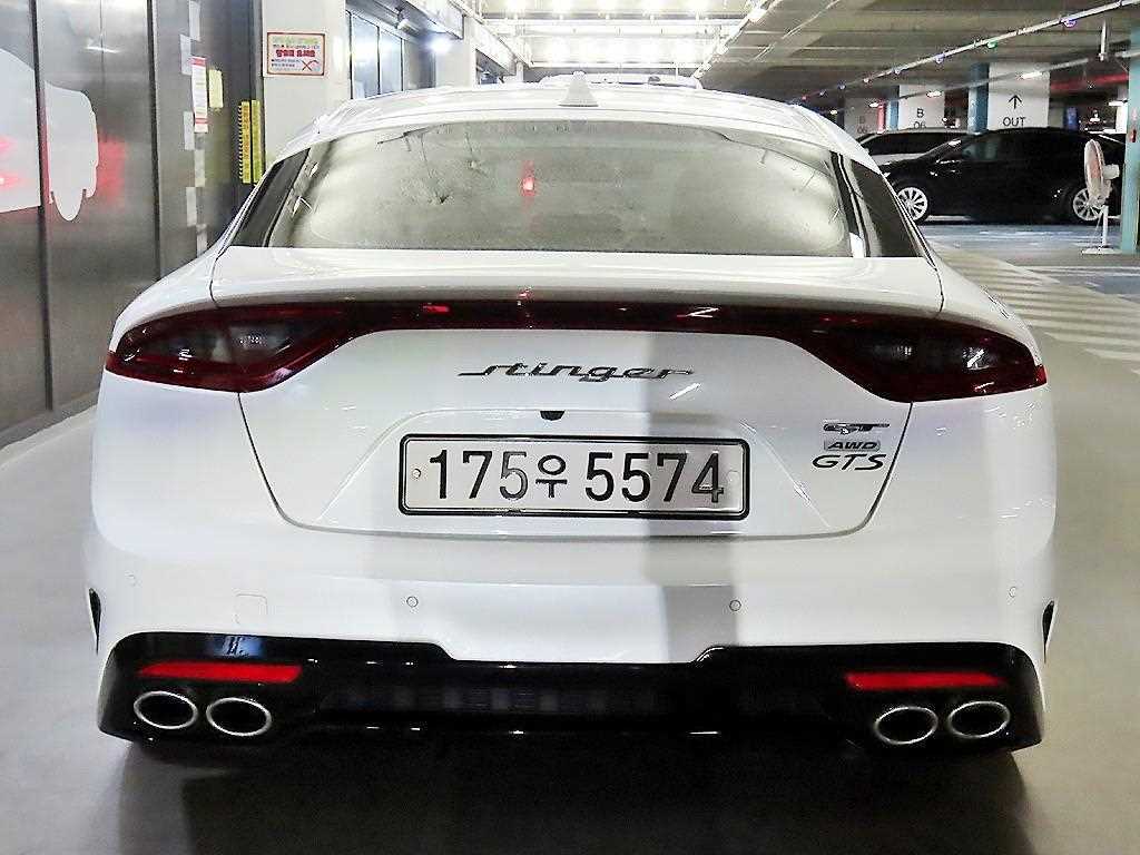 KIA Stinger - Vista 5