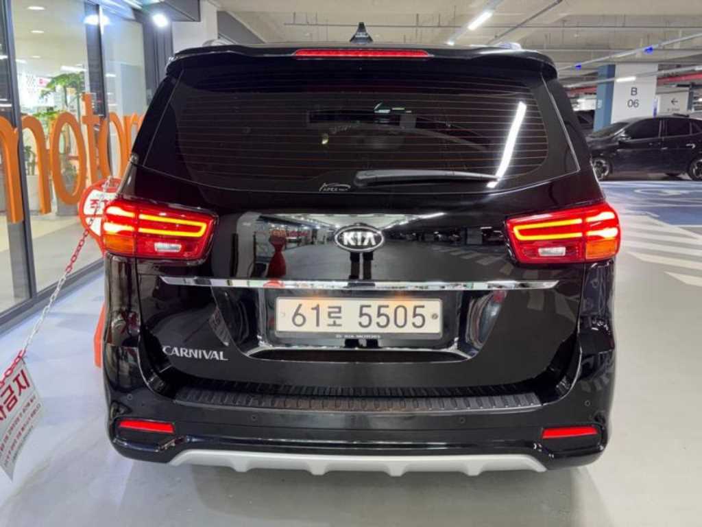 KIA Carnival - Vista 5