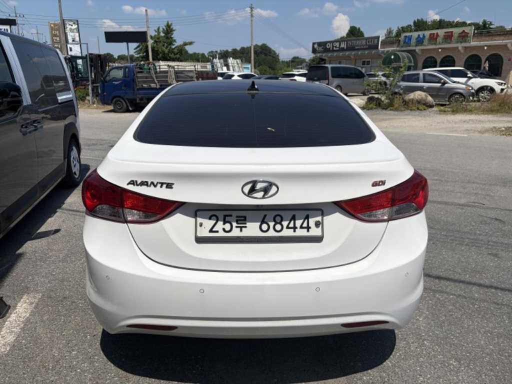 HYUNDAI Avante - Vista 4