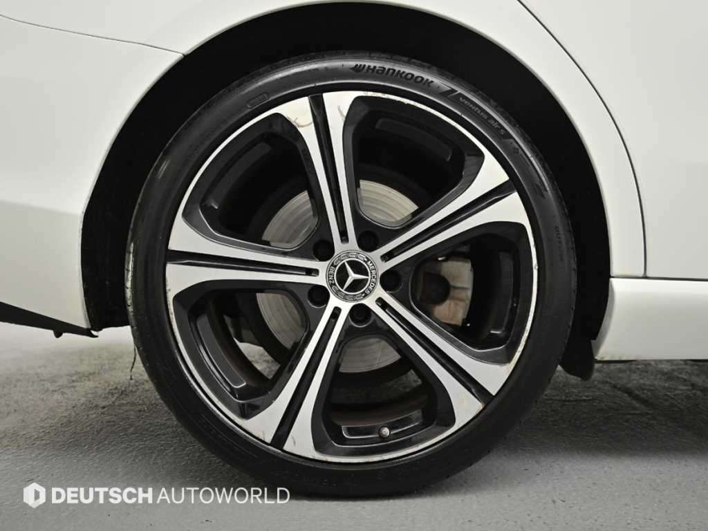Mercedes Benz C Class - Vista 5