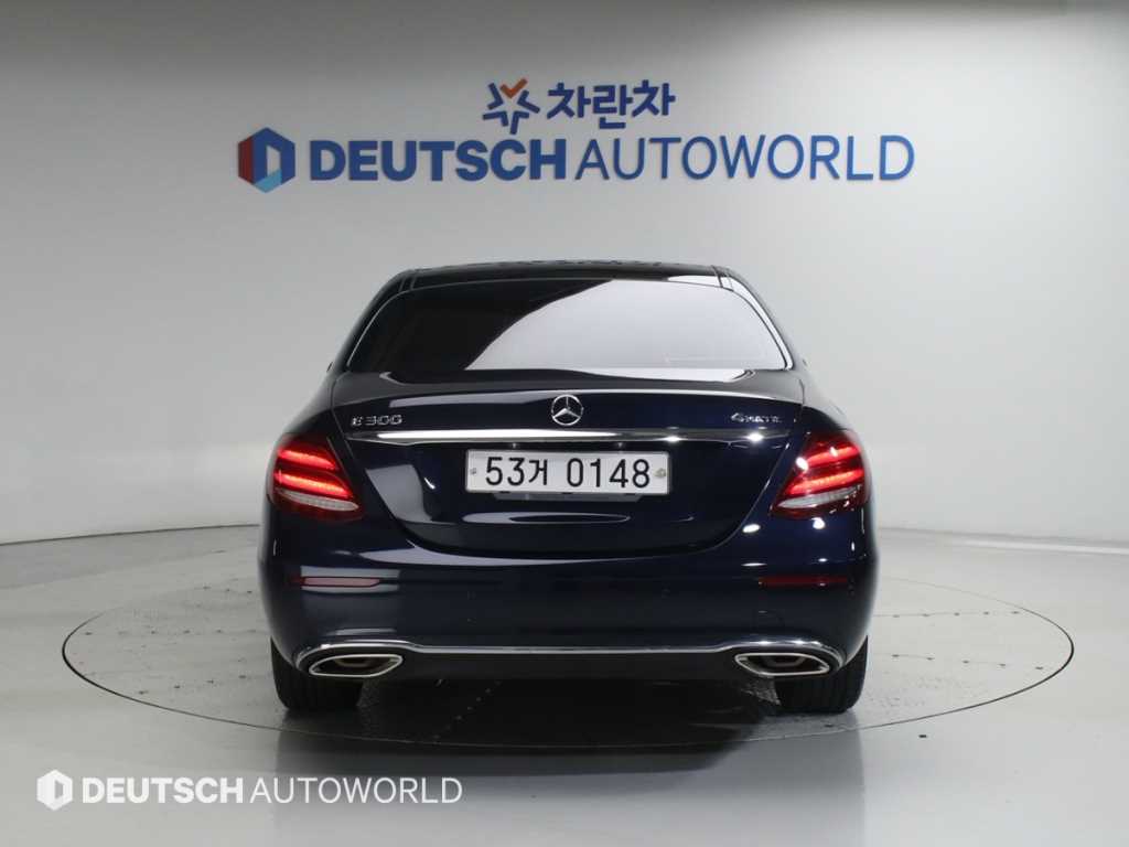 Mercedes Benz E class - Vista 4