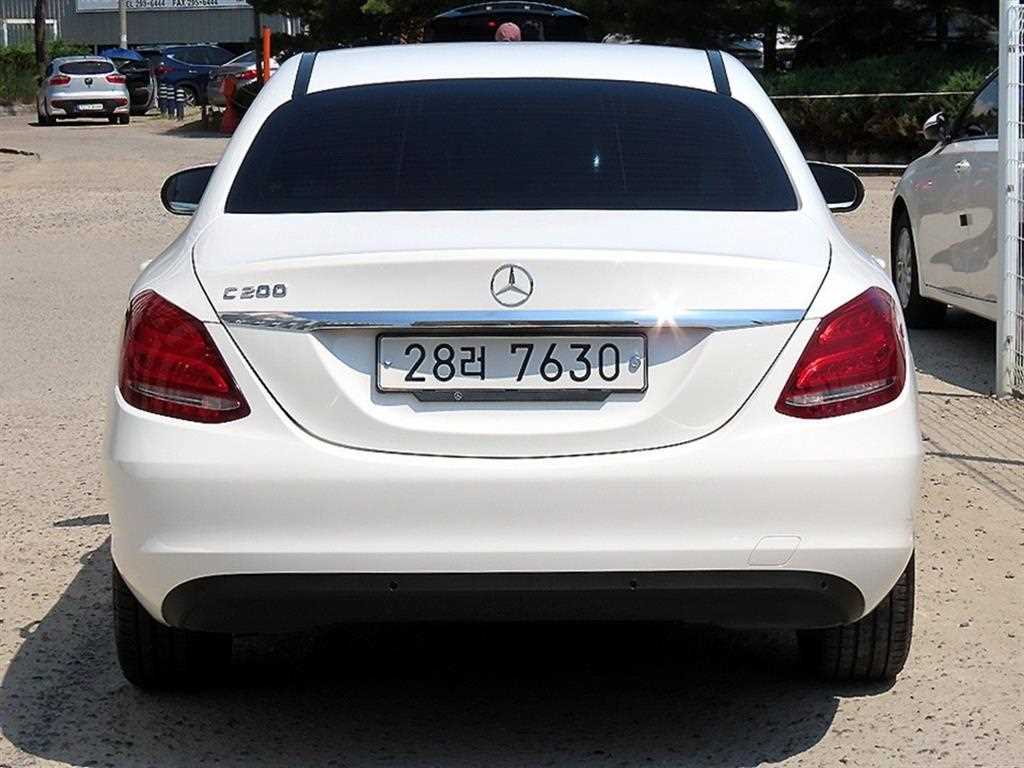 Mercedes Benz C Class - Vista 4