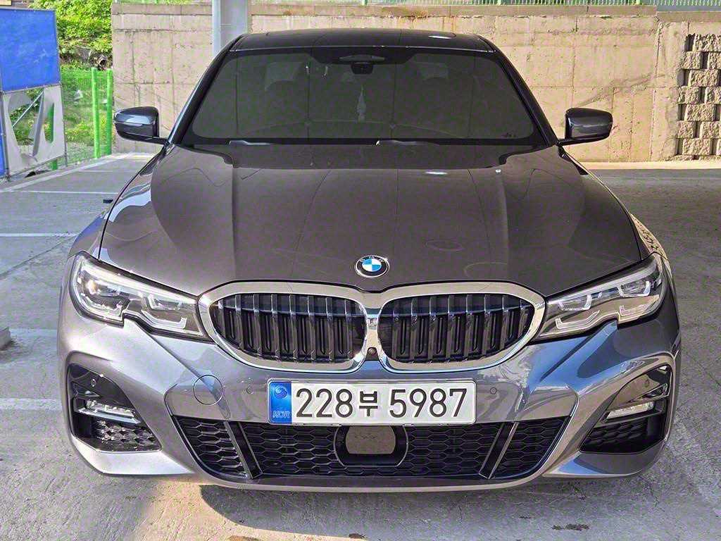 BMW 3시리즈 320i M 스포츠 사진 2/20