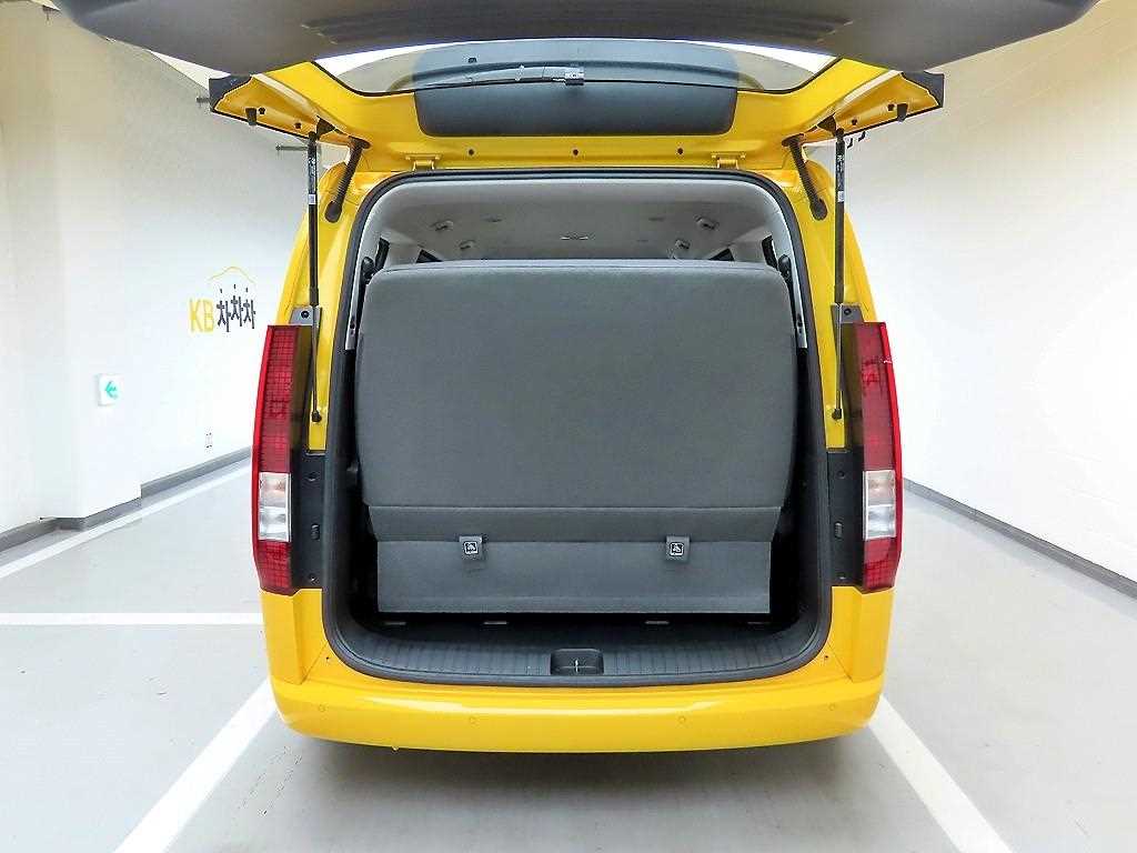 HYUNDAI Staria - Vista 5