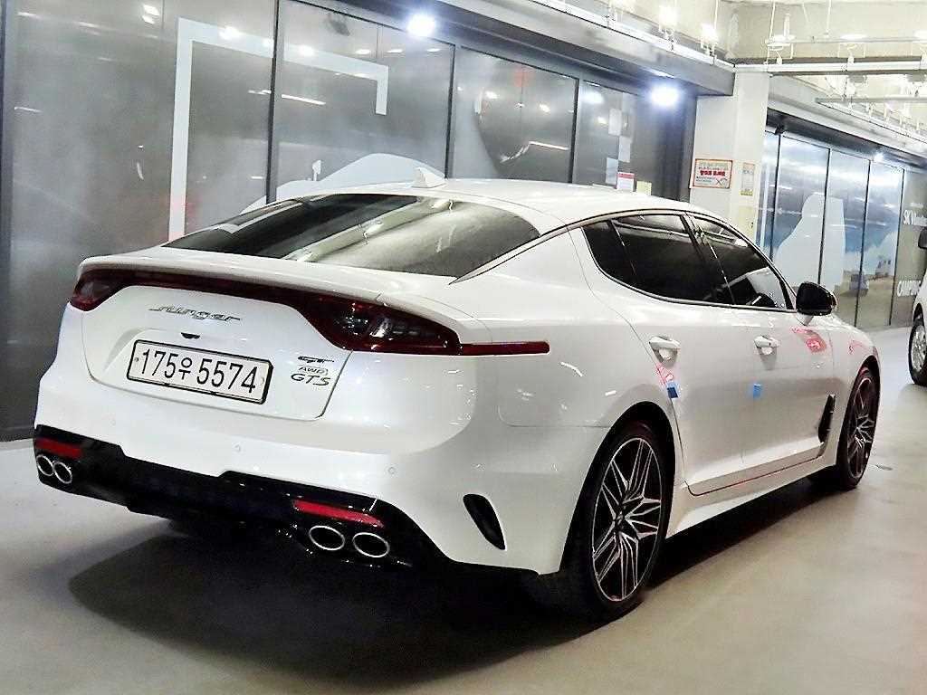 KIA Stinger - Vista 4