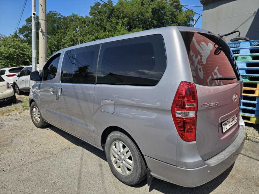 HYUNDAI Starex - Vista 5