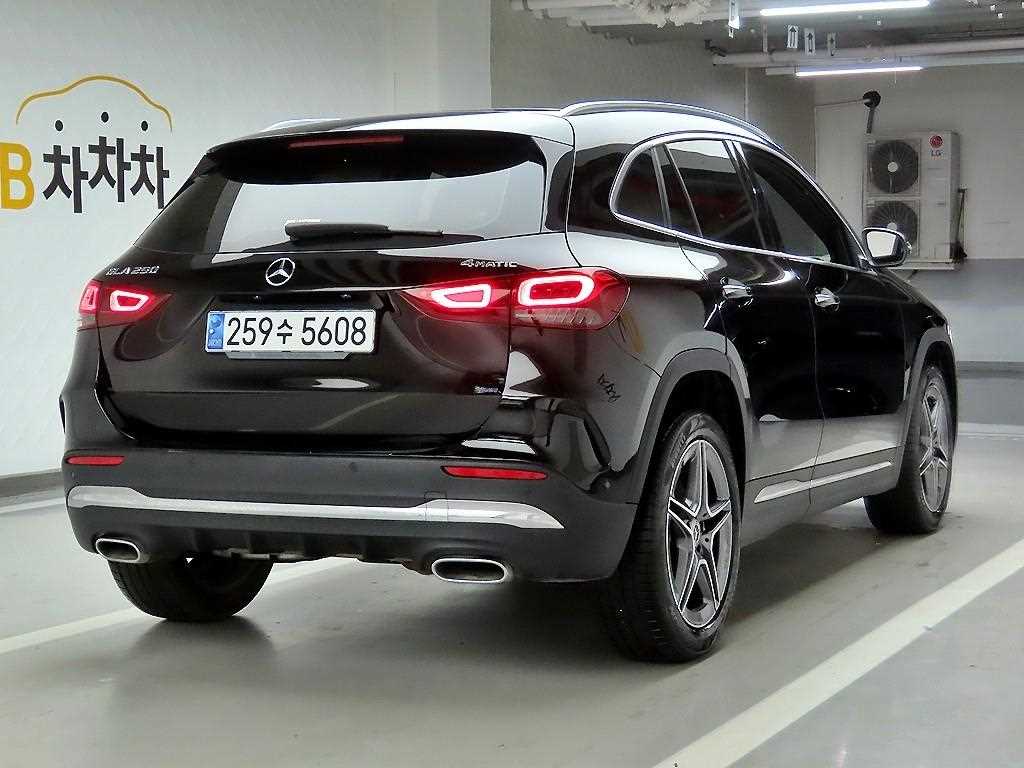 Mercedes Benz GLA Class - Vista 4