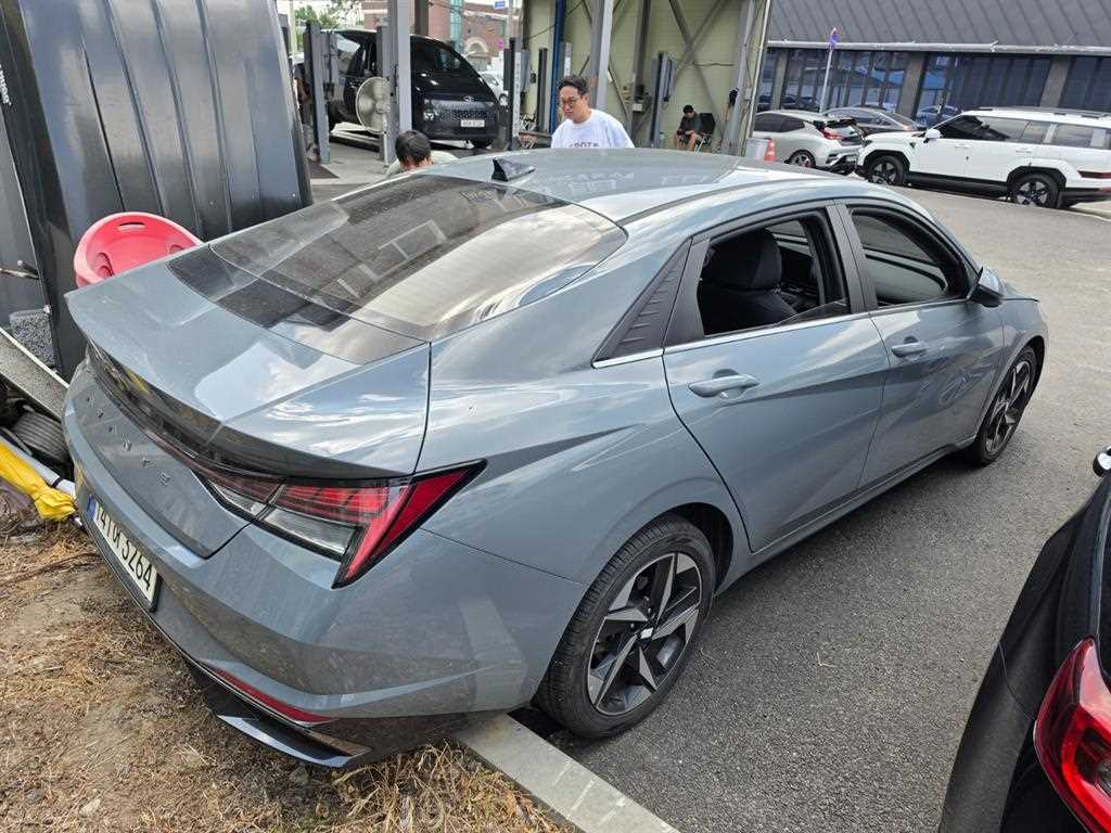 HYUNDAI Avante - Vista 4
