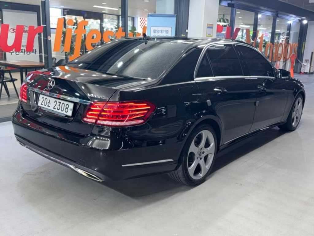 Mercedes Benz E class - Vista 4