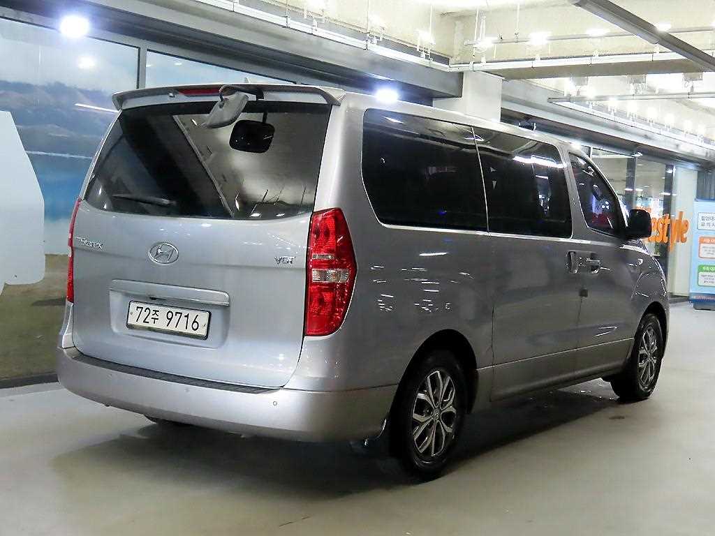 HYUNDAI Starex - Vista 4