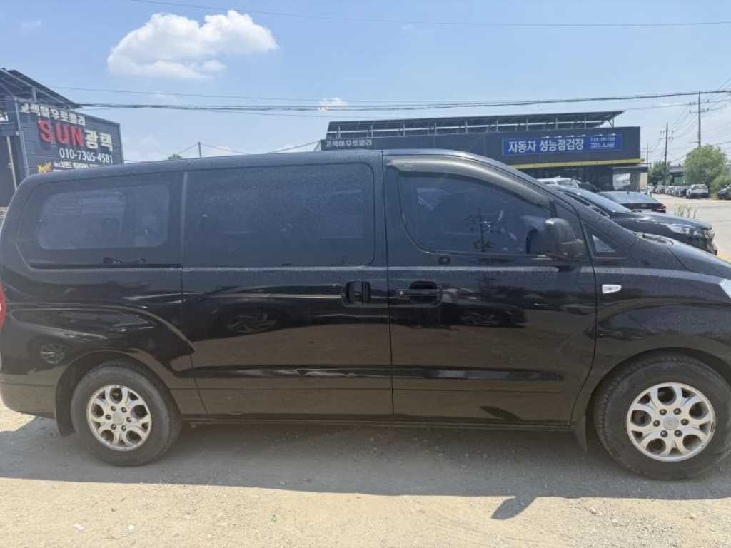 HYUNDAI Starex - Vista 4