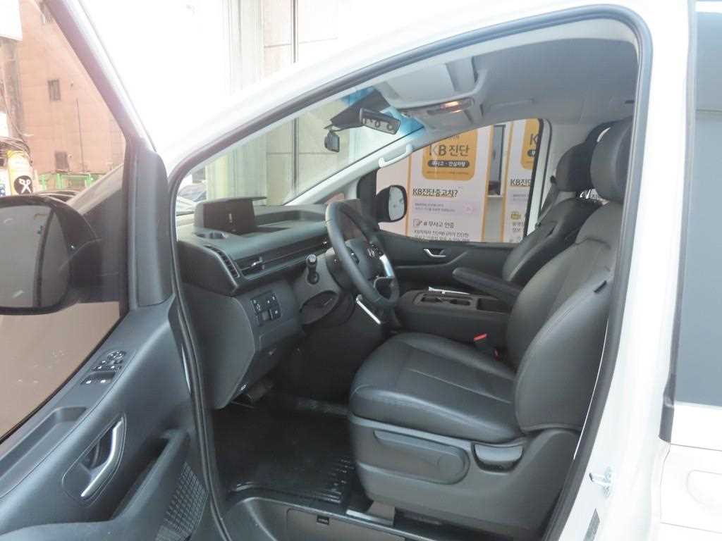 HYUNDAI Staria - Vista 5