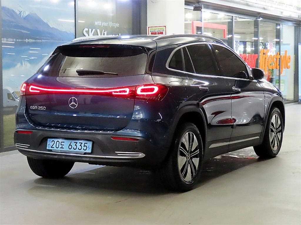 Mercedes Benz EQA - Vista 4