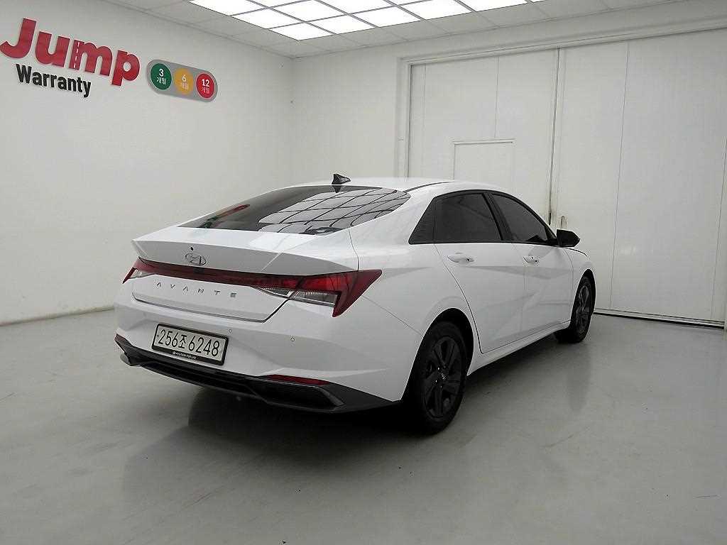 HYUNDAI Avante - Vista 4