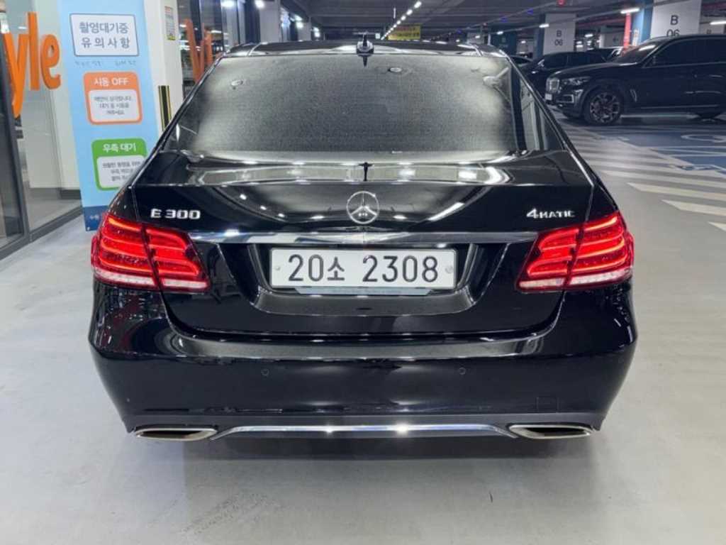 Mercedes Benz E class - Vista 5