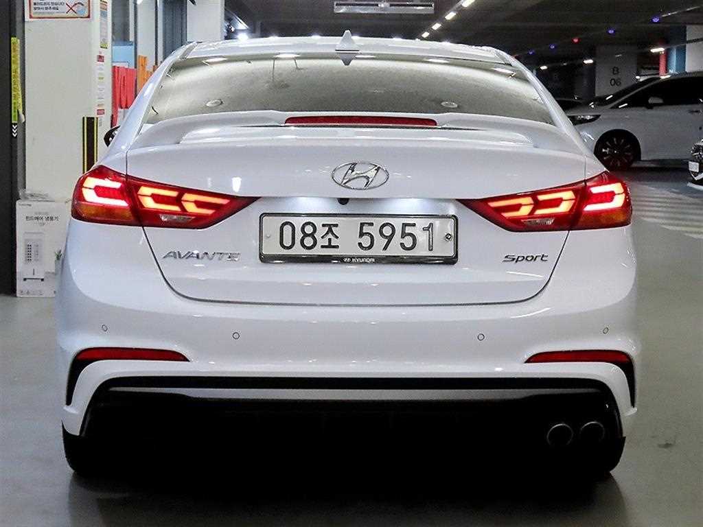 HYUNDAI Avante - Vista 5