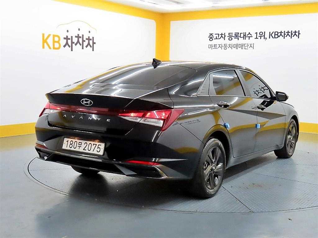 HYUNDAI Avante - Vista 4