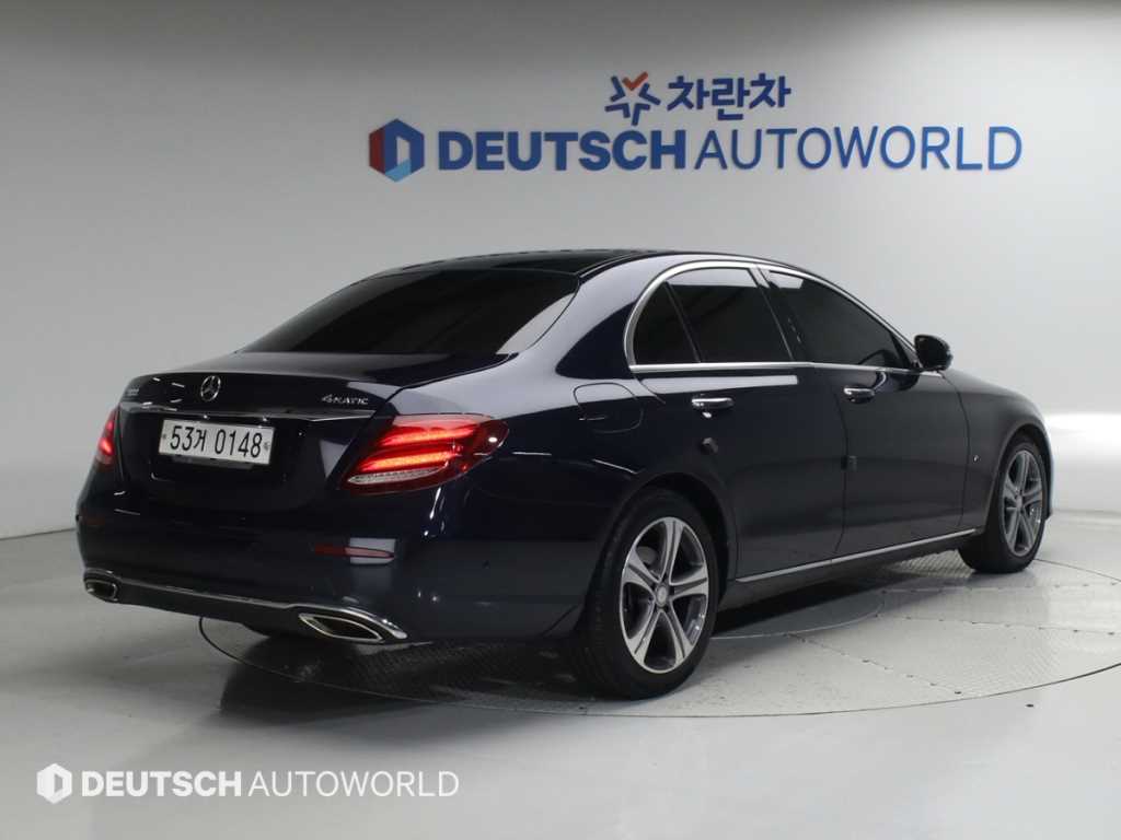 벤츠 E 클래스 E300 4MATIC 아방가르드인텔리전트드라이브 사진 2/20