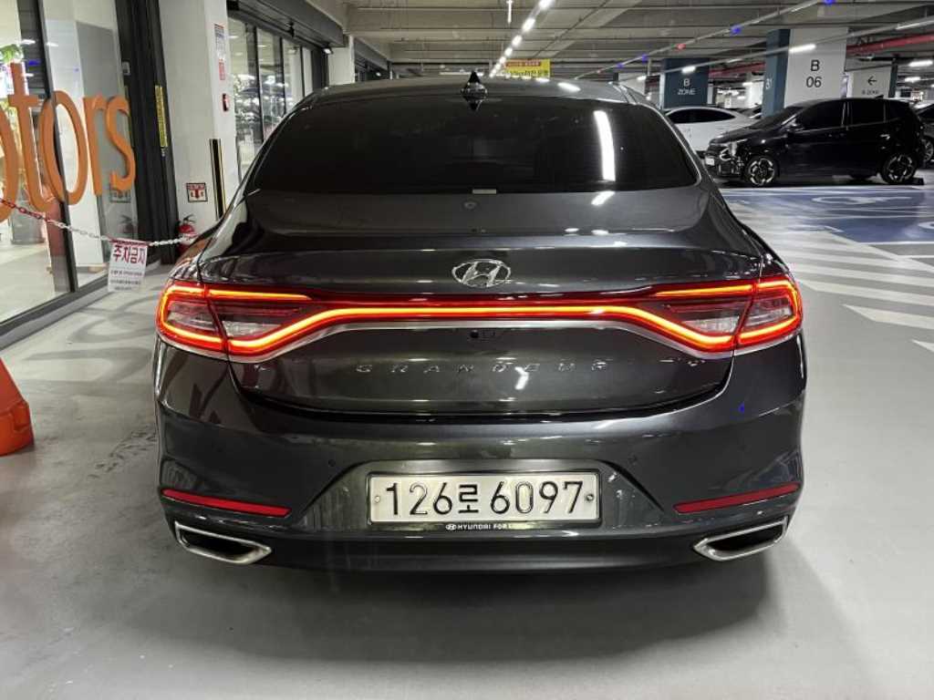 HYUNDAI Grandeur - Vista 5