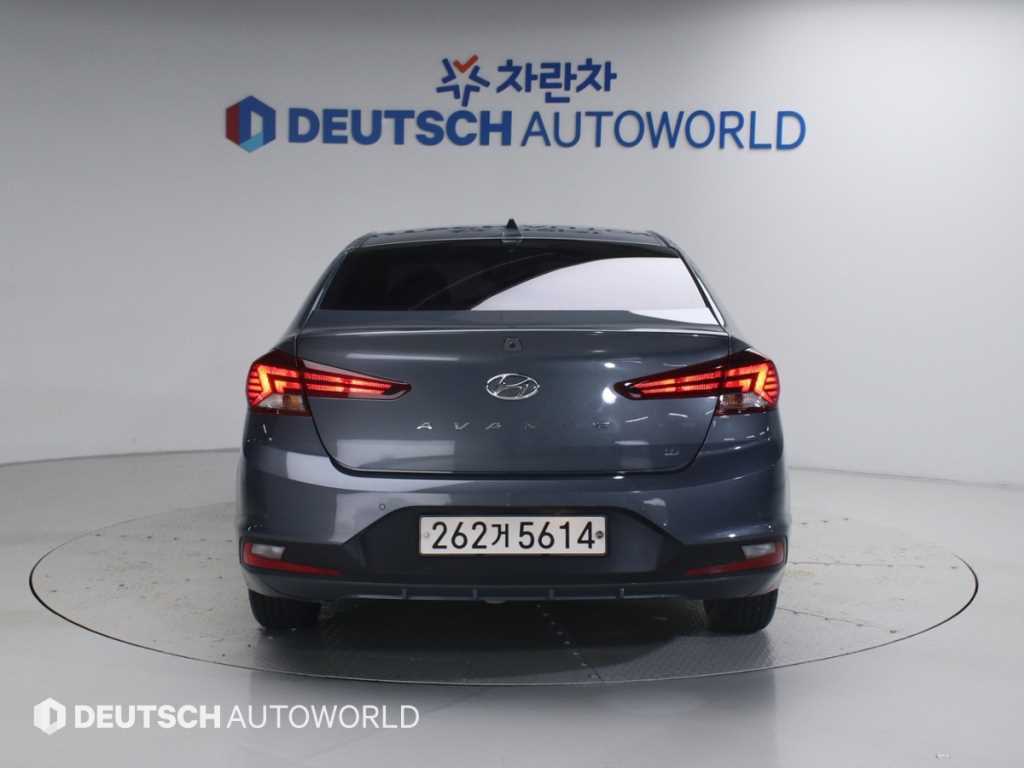 HYUNDAI Avante - Vista 4